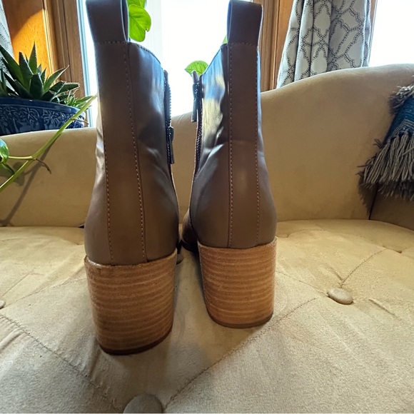 Madden Girl Winwood Women’s 9 Tan Ankle Taupe Bootie Boots - Picture 3 of 10